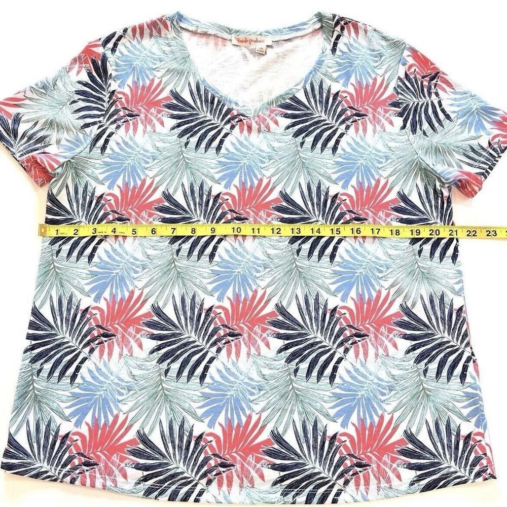 Fresh Produce lot of 2 women’s short sleeve tropical palm print tees in size XL. - Picture 7 of 8